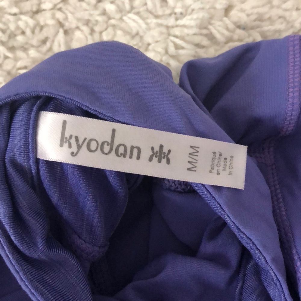 Exercise pullover - Picture 2 of 2